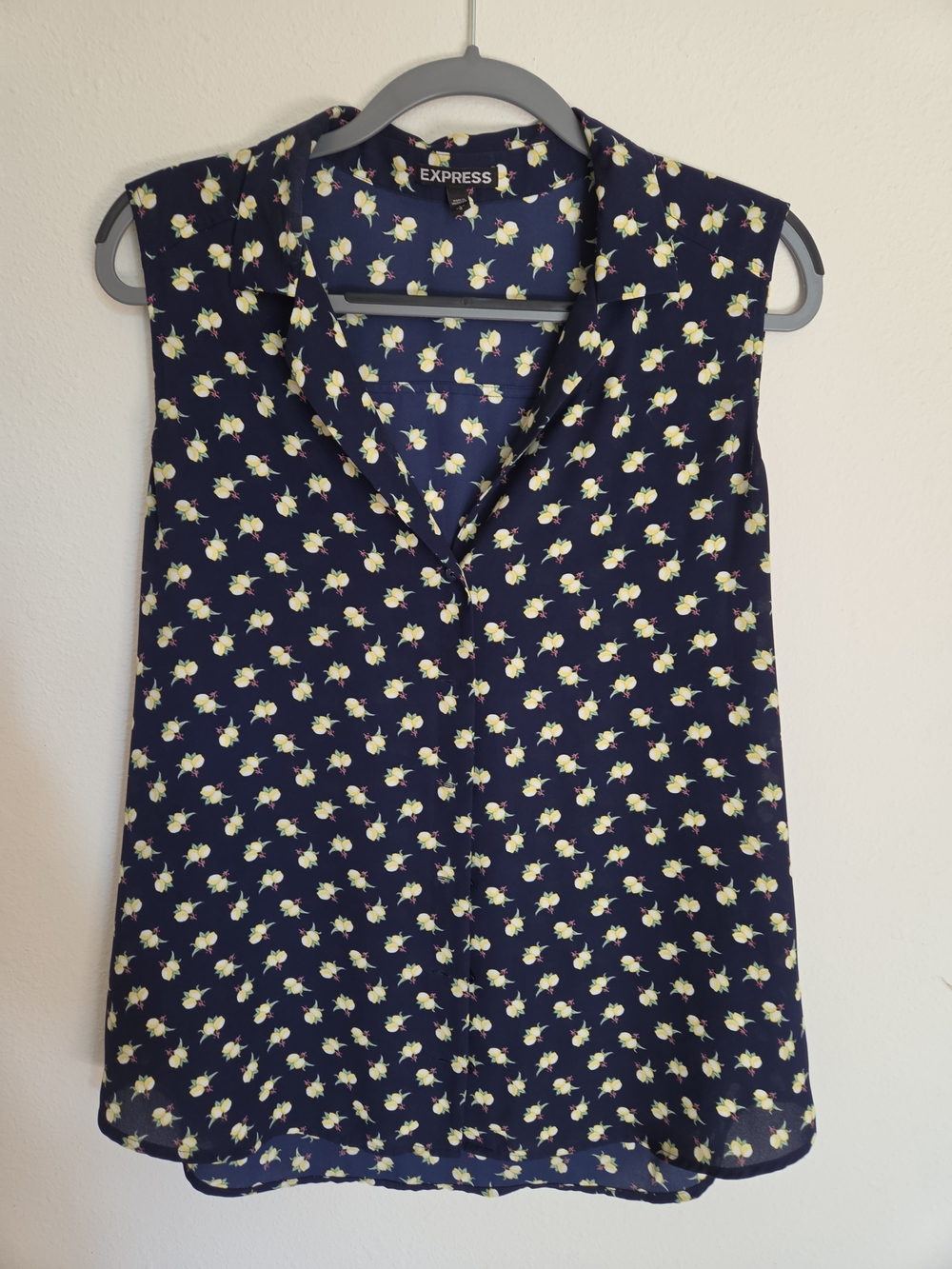 Express Navy Sleeveless Button-Front Blouse with Yellow Lemon Print